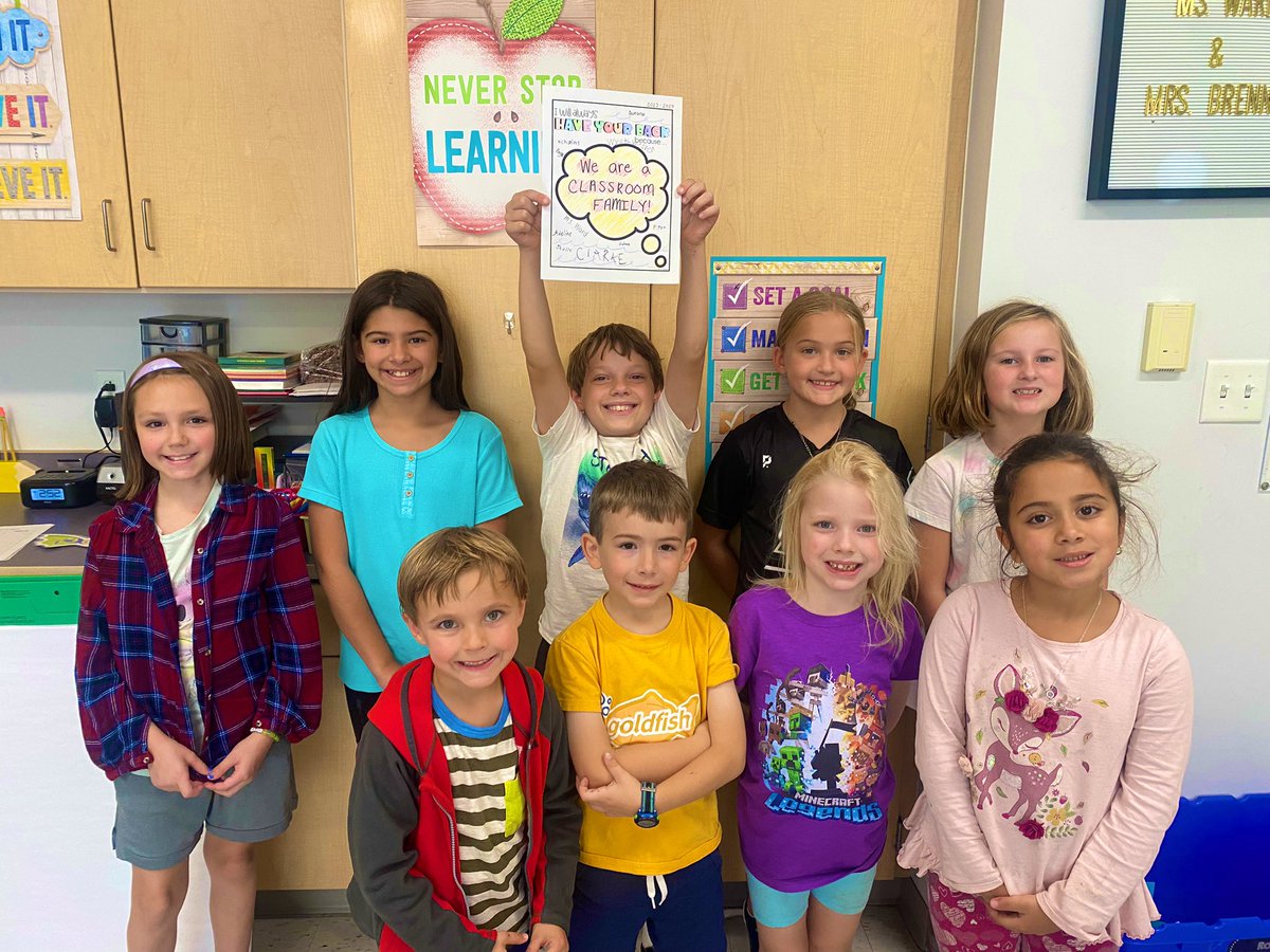 MrsConnor14's tweet image. Had a wonderful first “family” meeting of the year! We signed our family contract promising that we will always have each other’s backs! ✏️❤️ So great meeting our new kindergarten member, too! ☺️ #memupton #mursd