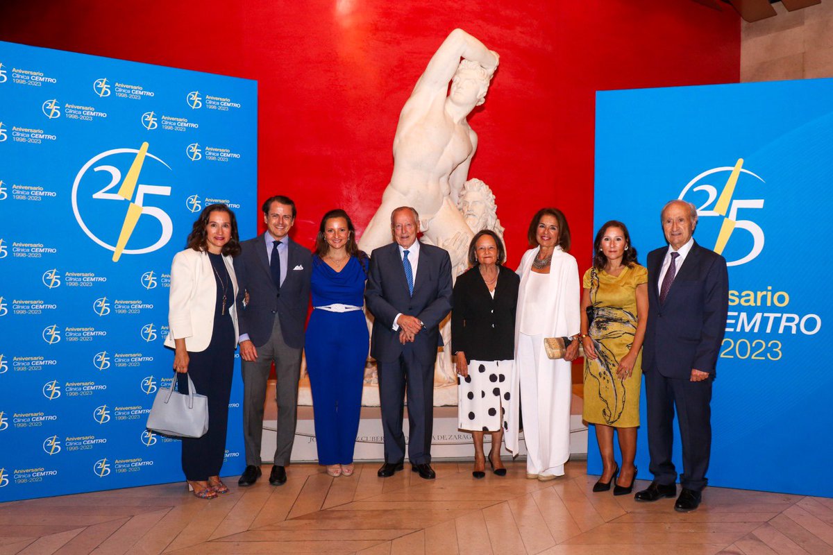 DraIsaGuillen's tweet photo. Ayer estuvimos celebrando el 25 aniversario de @ClinicaCEMTRO en el @museodelprado. Espectacular visita privada guiada por expertos que te transportan al cuadro y su autor. Gracias a todos lo que habéis hecho posible estos años y ahora a por otros 25 años. https://t.co/2ddnLj7Kso