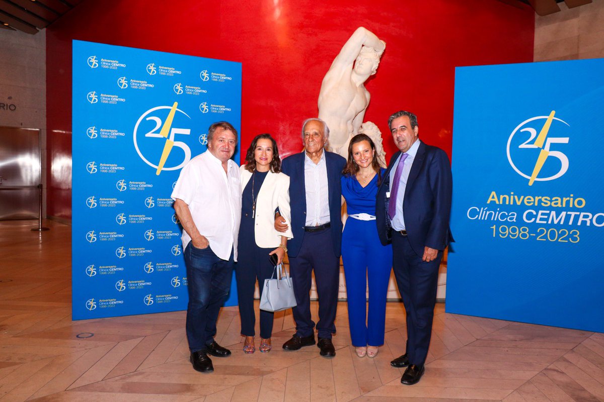 DraIsaGuillen's tweet photo. Ayer estuvimos celebrando el 25 aniversario de @ClinicaCEMTRO en el @museodelprado. Espectacular visita privada guiada por expertos que te transportan al cuadro y su autor. Gracias a todos lo que habéis hecho posible estos años y ahora a por otros 25 años. https://t.co/2ddnLj7Kso