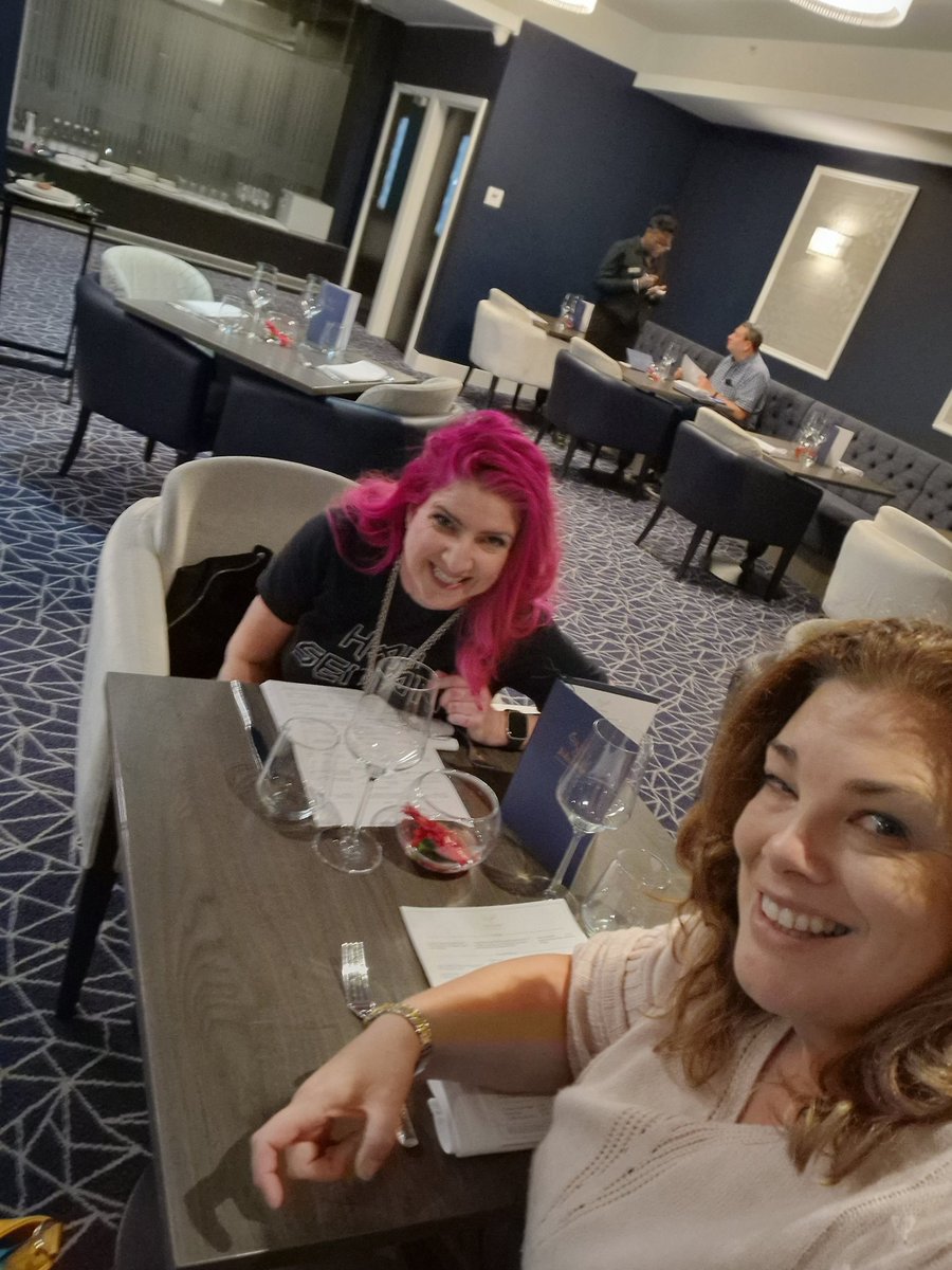 JanetHesterRobb's tweet image. Because all you crazy lot are in Vegas @AMulligan365 and I decided a dinner catch up was required.  How flipping sexy is this lady .