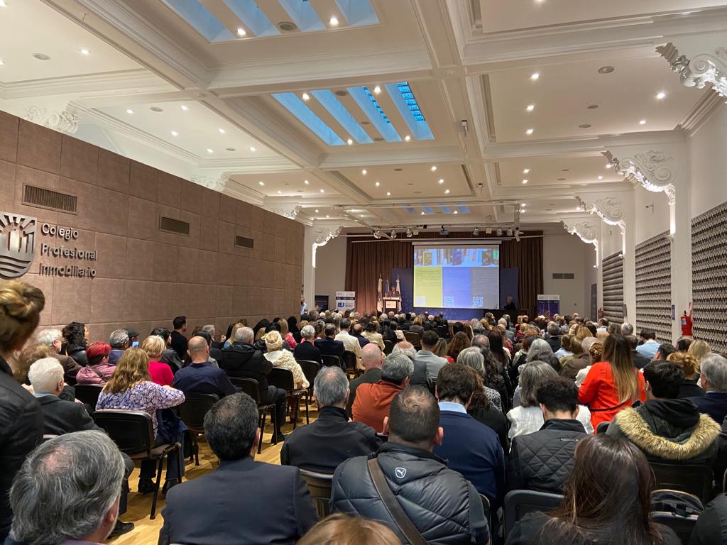 El Arq. Pablo Abbatángelo, Secretario del Colegio Profesional Inmobiliario <a href="/cucicba/">CUCICBA.com.ar</a>, agradeció al Dr. Jorge Giorno y a la <a href="/ufeurc/">U. F. en Estrategias Urbanas y Redes de Ciudades</a> por haber elegido su casa como sede del acto de reconocimiento a las Organizaciones de la Sociedad Civil