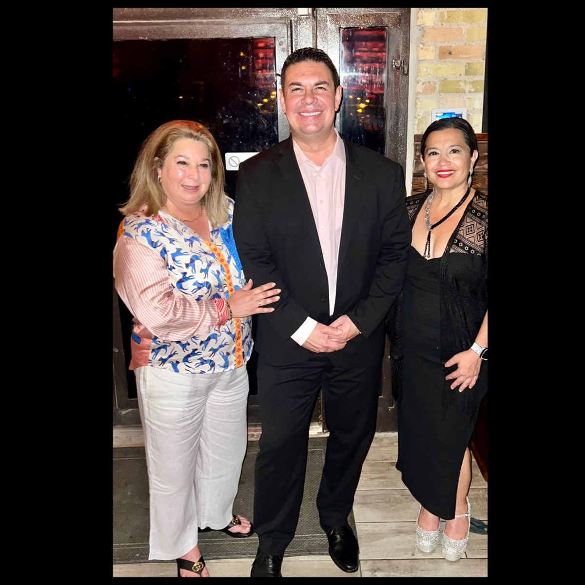 Regi23's tweet image. My first time attending such a formal fundraiser was a great experience! Everyone dressed for the occasion in a beautiful venue was a sight to see. Very, very cool. These photos tell the story! 😊😊 #dressuptime #friendsalways #teamregi