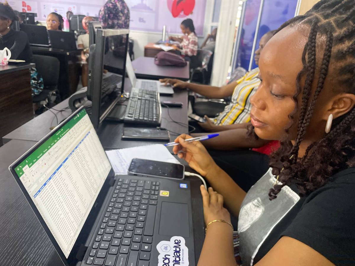SpitalLabs's tweet image. Building a More Inclusive Digital Future: Bridging the Gender Gap in Tech with @SDNNigerDelta 

These pictures are a cross-section of women undergoing Data Analytics training.

Thanks to @europeanunion and @SDNNigerDelta 

s #womenintech #PortHarcourttechhub #SDNProject