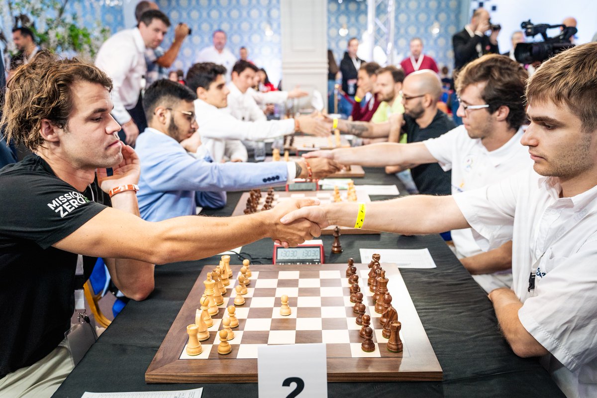 usefulchess's tweet photo. European Chess Club Cup round 4 : 4 teams share the lead. Watch the games on : https://t.co/1Zp3IMrkbu Photo: Niki Riga #albanianchess #chess #europeanchess #eccc2023 https://t.co/O6BH9dWihl