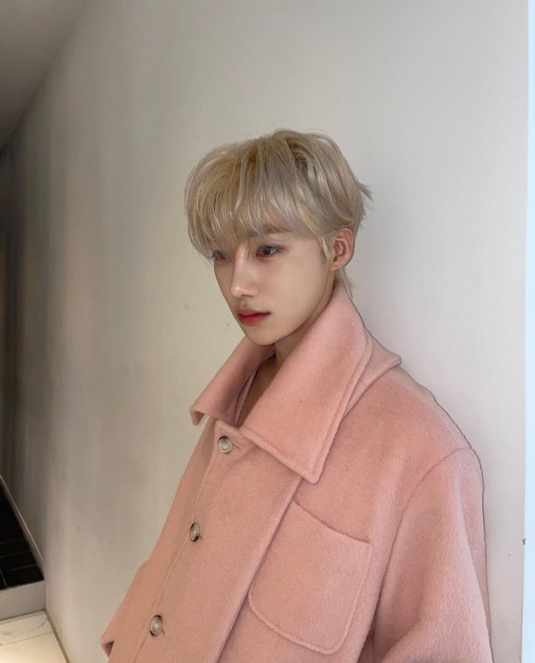 ㅤㅤㅤ
ㅤㅤㅤㅤㅤ   𝗁𝖾 𝗍𝖾𝗅𝗅𝗌 ꬺ𝖾 𝖨'𝗆 ❪.𝗽𝗿𝗲𝘁𝘁𝘆.❫
ㅤㅤㅤㅤㅤ𝖽𝗈𝗇'𝗍 𝗄𝗇𔘓𝗐 𝗁𝗈ꭐ 𝗍ᦢ 𝗋𝖾𝗌𝗉𝗈𝗇𝖽
ㅤㅤㅤ