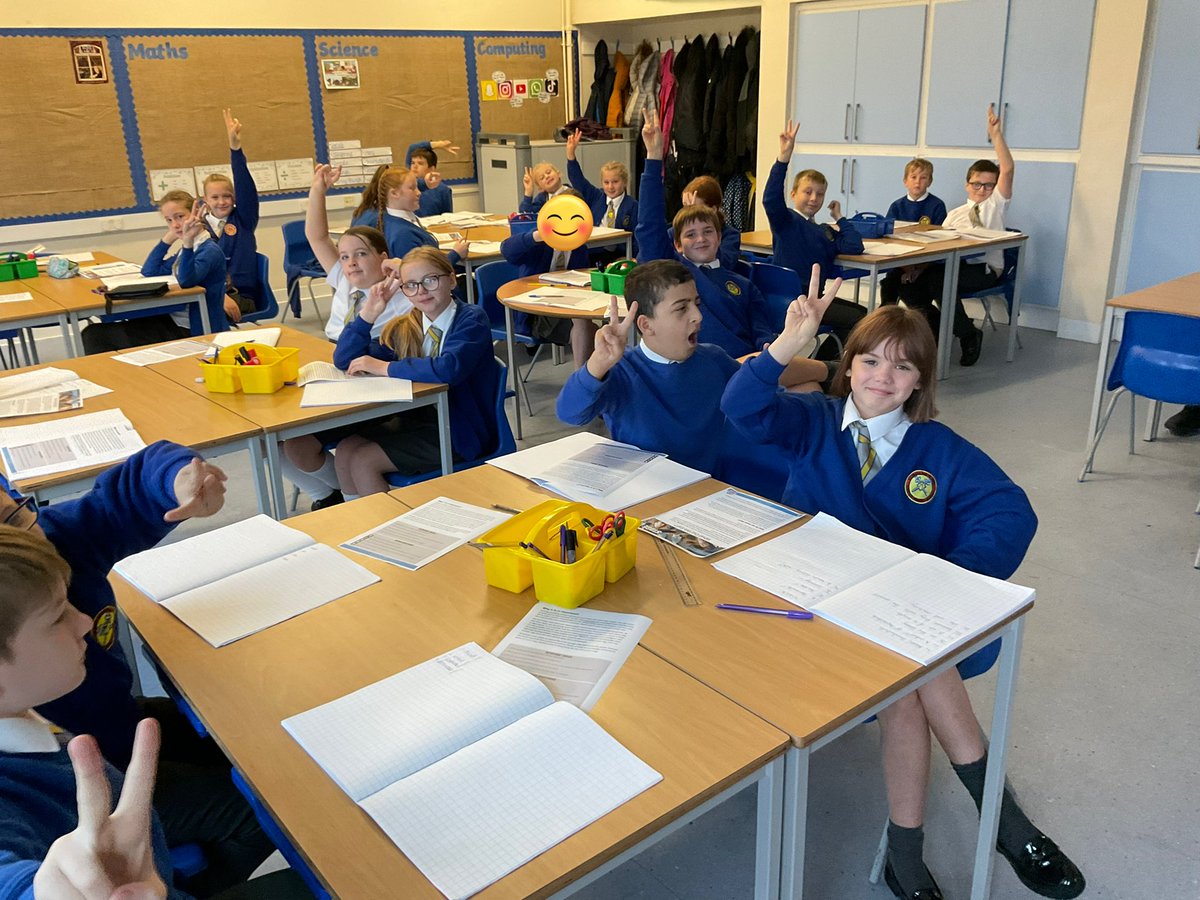StPPPrimaryY6's tweet photo. As you can tell by our faces, we LOVE our whole class reading sessions! This one is from this morning, with the text linking to our current Science topic. #wholeclassreading #y6readers https://t.co/8xhTqF7u9E