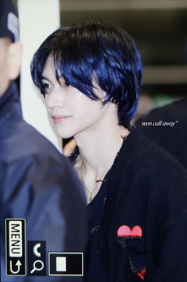 last time during fansign a fan asked what hair color wonbin wants to do for comeback and he said blue black, and he really did it 🖤💙