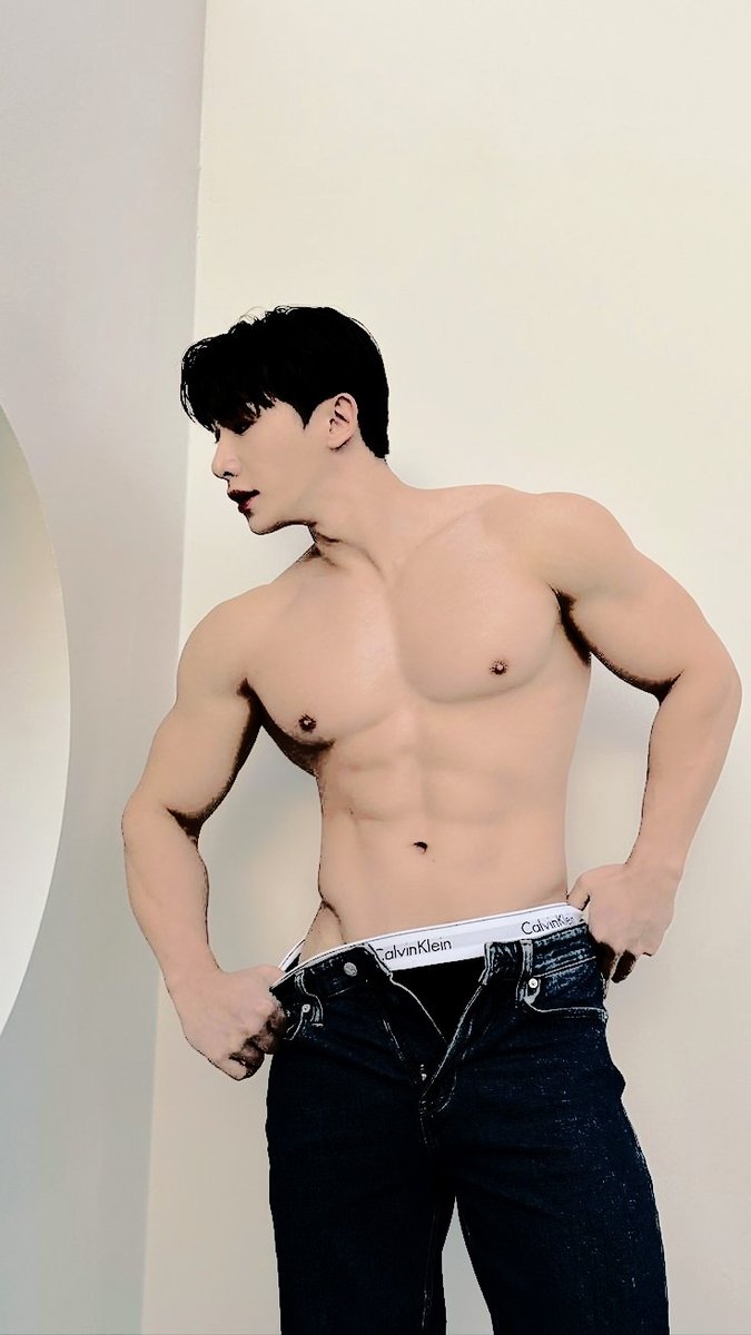 alvinsssh's tweet image. ㅤ

Eu não sou                             Eu sou

Wonho shape 🤤🔥  |       Wonho shape 🥰🌸
    ㅤㅤㅤ  
ㅤ