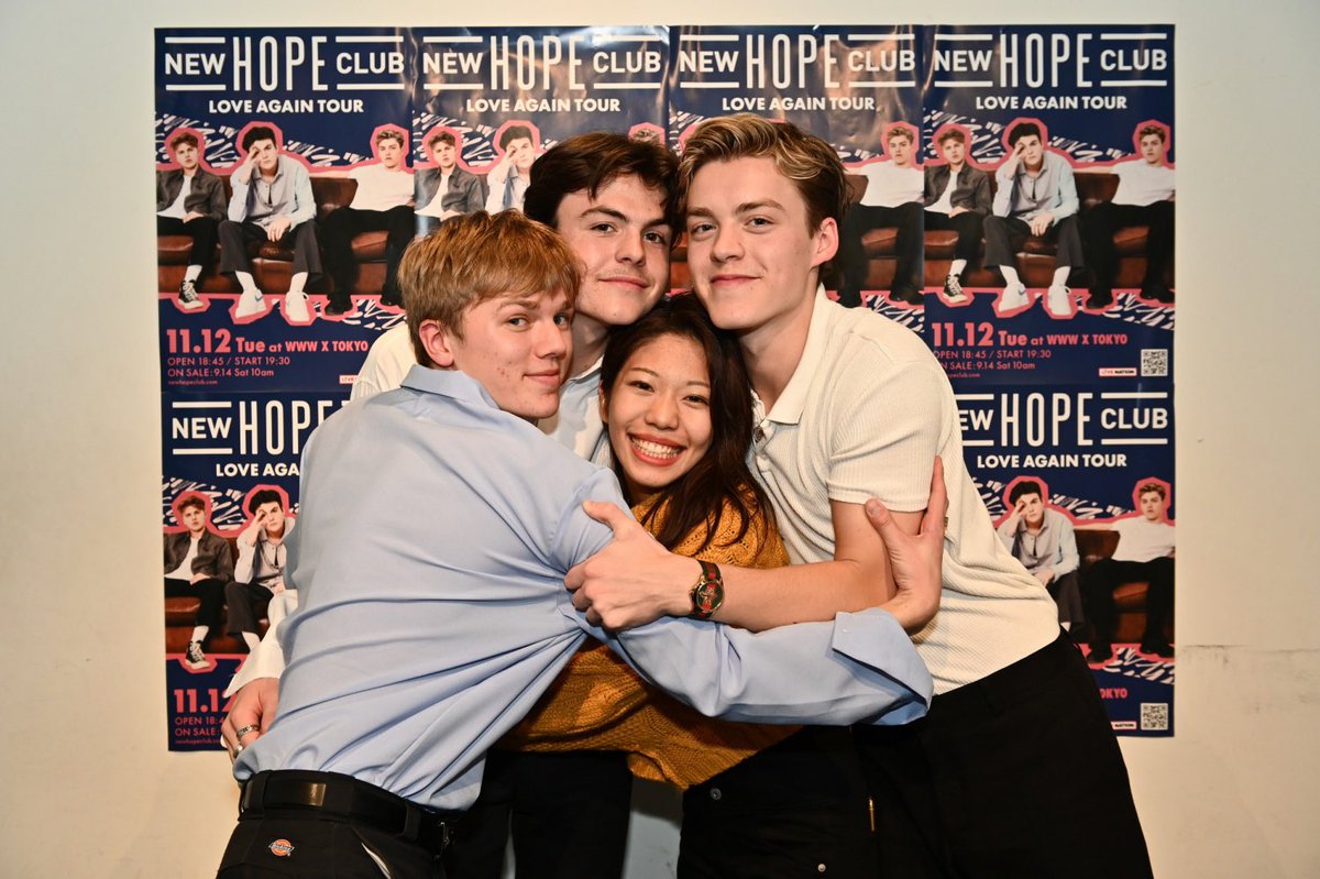 whoeverbis's tweet photo. forever my band 🤍♾️ #8YearsOfNHC https://t.co/qwLTLaNhzI