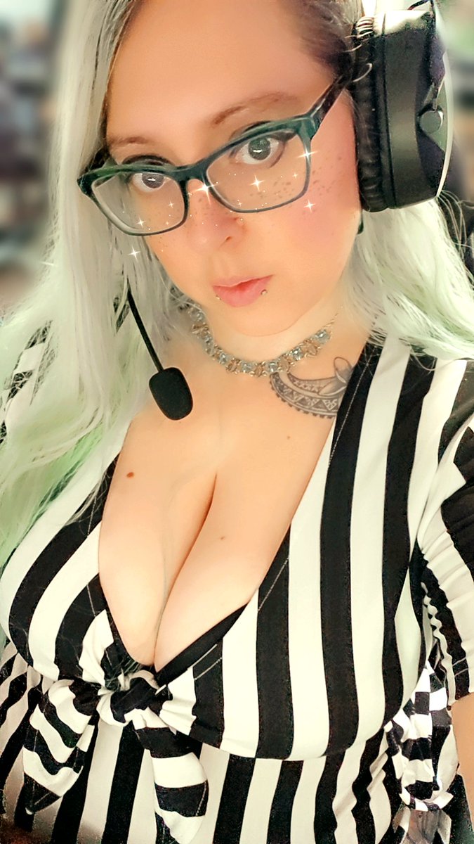ivynightwind's tweet photo. Come watch me play Overwatch2 and die for your amusement tonight at 6pm est. 

https://t.co/16FGK9EBxS https://t.co/aBskVofhkl