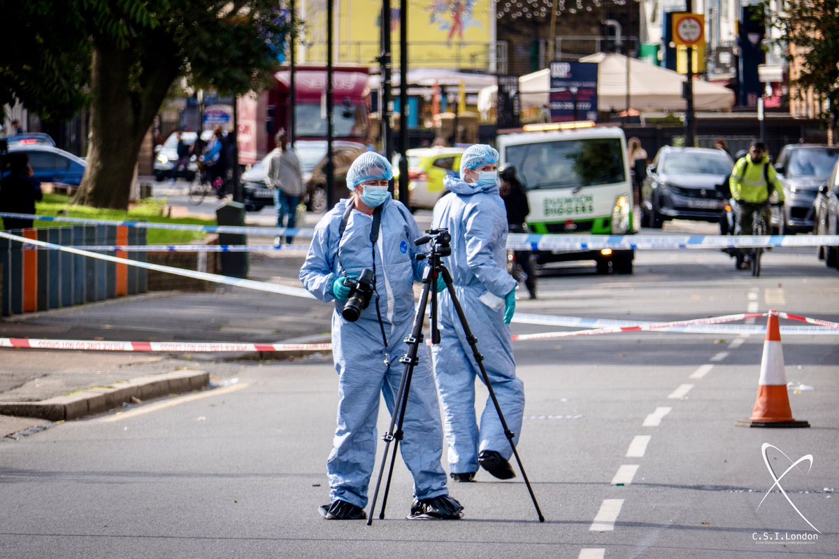 csi_london's tweet photo. @CrimeLdn @ScarcityStudios @999London @uknip247 @obbsie @MPSLambethVpc #knifecrime #AnotherLifeLost #MetCSI
4/10/23 #MurderInvestigation-#FatalStabbing-Male 22 Deceased-#Arrested-Male 23. #ColdharbourLane, #Brixton, #Lambeth #SW9
Video: https://t.co/DrFOzKziul https://t.co/aANDbVsrv3