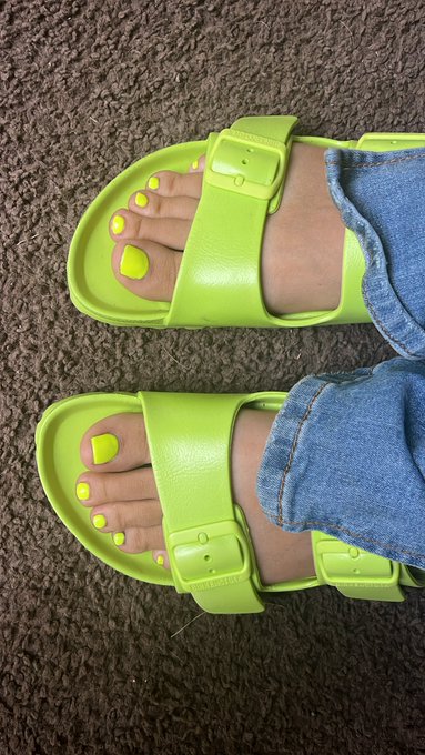 Toes match my shoes https://t.co/nwguW7H61h<a href="/tag/newprofilepic"class="tags"><span>#newprofilepic</span></a>
