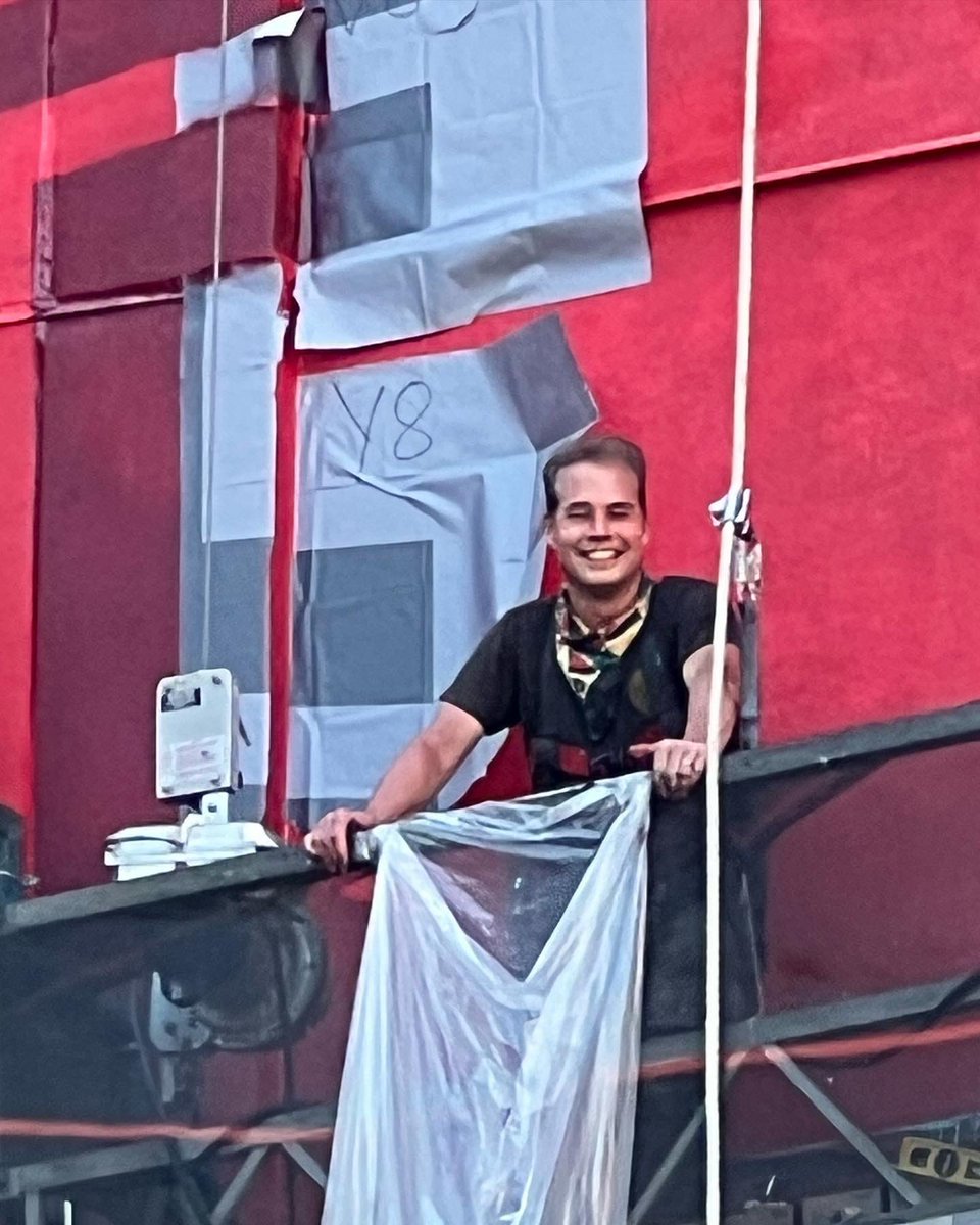 StreetArtTourNY's tweet photo. Shepard Fairey and crew working on a Beastie Boys mural on Avenue A and E. 14th St. 

Always great new art going up in NYC! 🎨 https://t.co/90cWuDlpPE