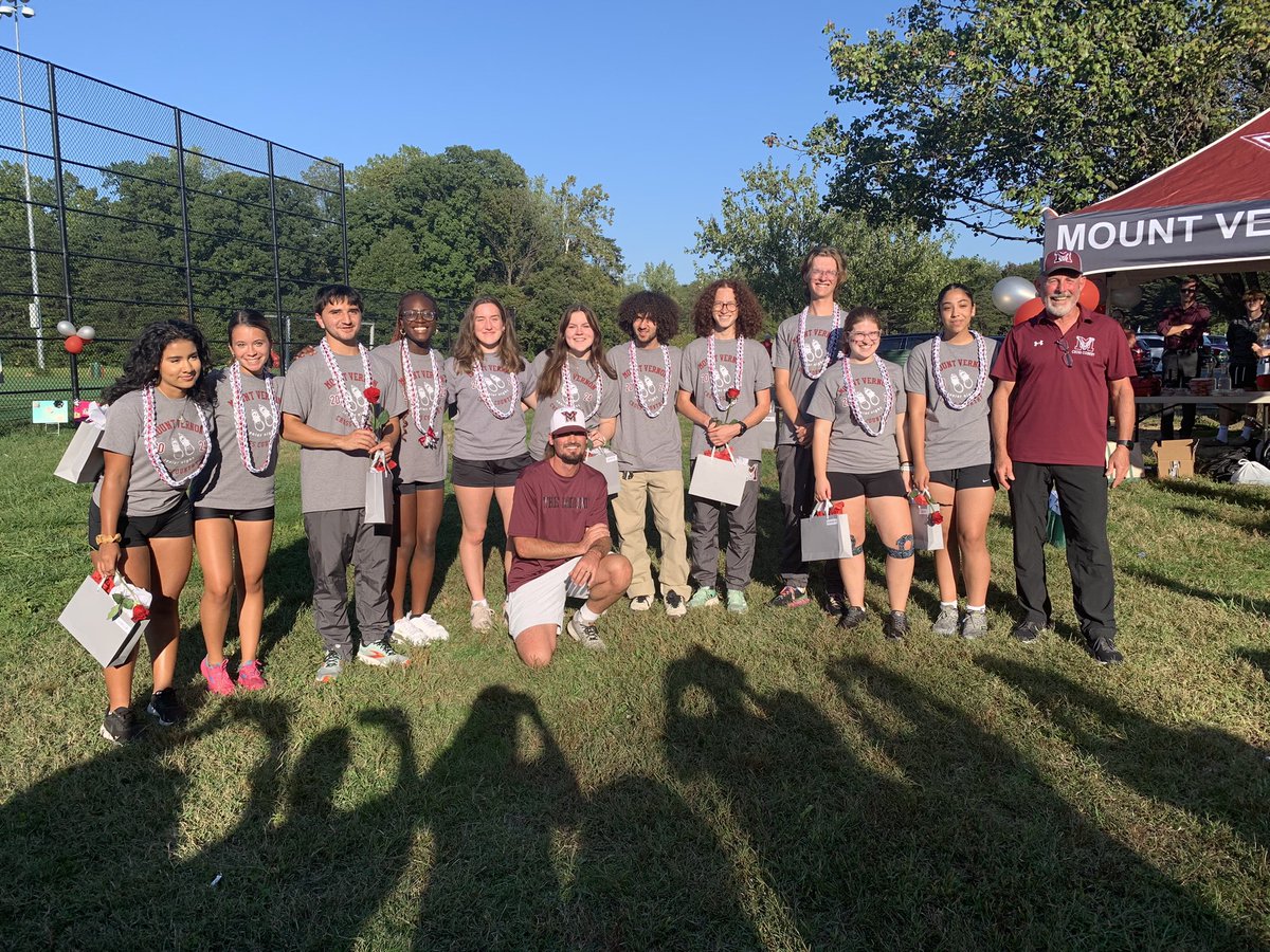 MVMAJORS's tweet photo. It’s cross country senior night! Go Class of 2024!! #gomajors https://t.co/x2lJzzMoTO