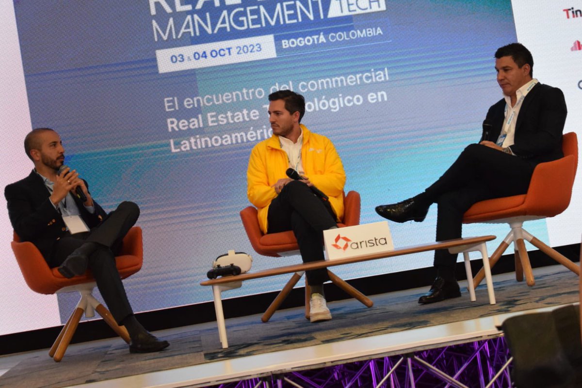 CAMACOLBOGOTA's tweet image. #CamacolByC  junto a @_GonzaloVeron y Pedro Celia dialogan sobre los retos para la productividad en el sector de la construcción y la viabilidad de un sistema modular con la tecnología como base en el #REMTech.