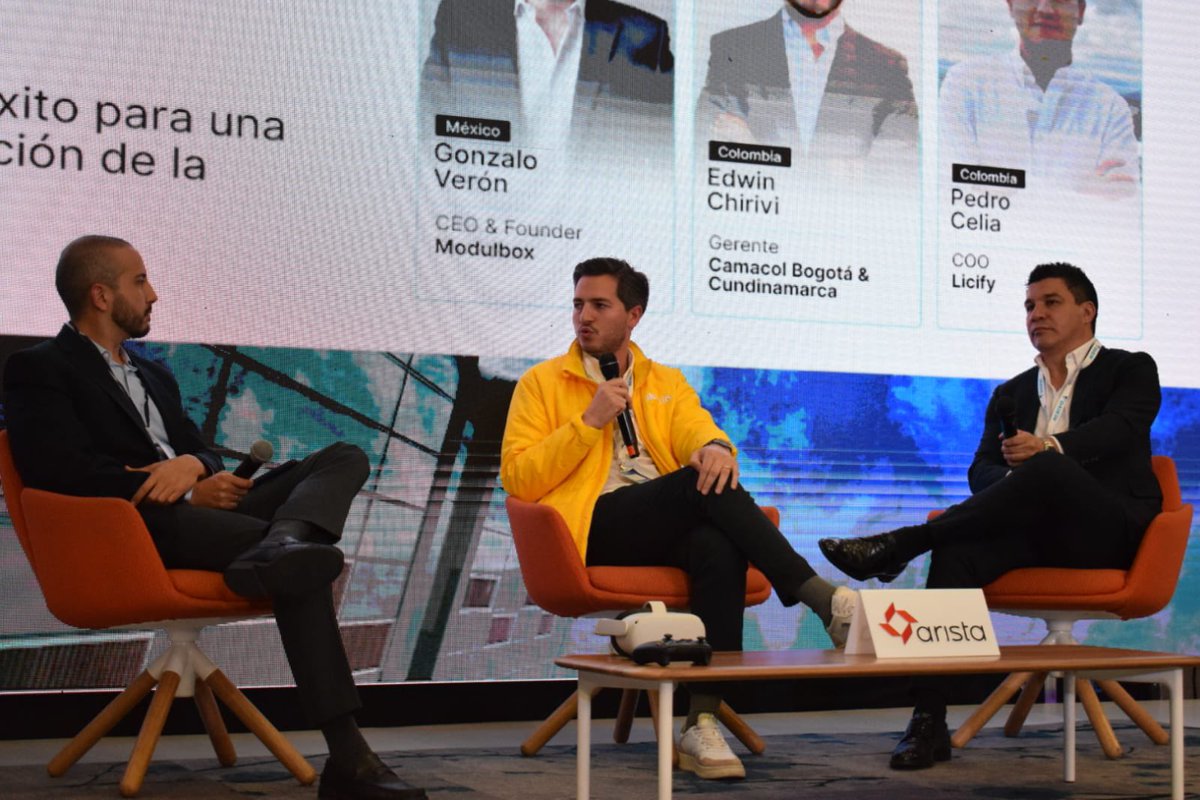 CAMACOLBOGOTA's tweet image. #CamacolByC  junto a @_GonzaloVeron y Pedro Celia dialogan sobre los retos para la productividad en el sector de la construcción y la viabilidad de un sistema modular con la tecnología como base en el #REMTech.