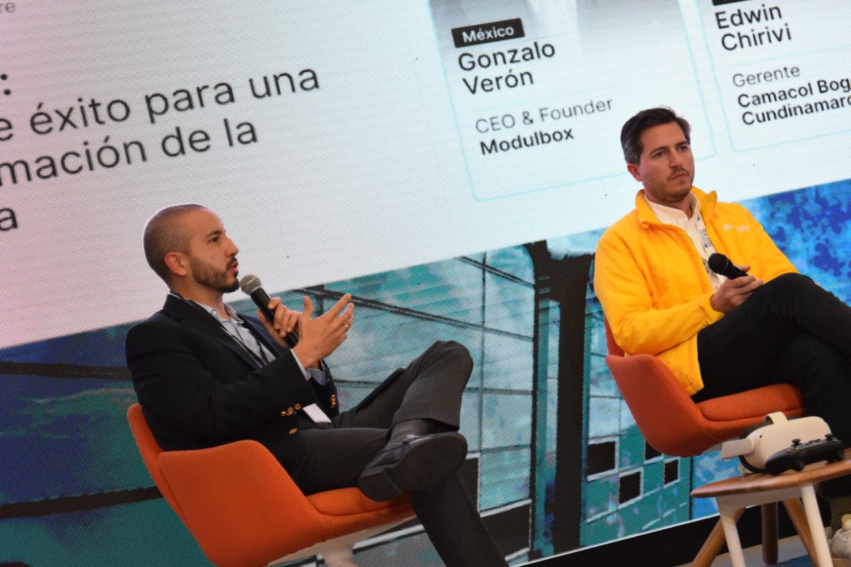 CAMACOLBOGOTA's tweet image. #CamacolByC  junto a @_GonzaloVeron y Pedro Celia dialogan sobre los retos para la productividad en el sector de la construcción y la viabilidad de un sistema modular con la tecnología como base en el #REMTech.