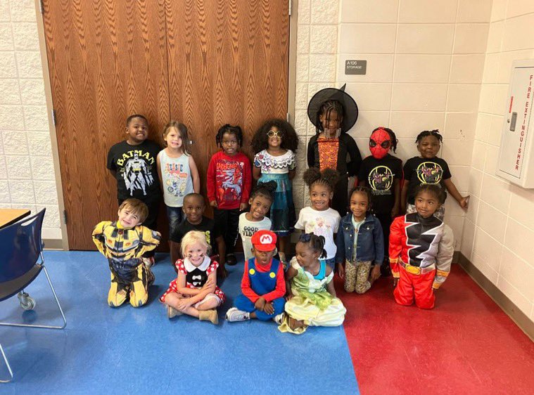 Minor_Community's tweet photo. Homecoming Week Day 3 - Character Day! 🤩 #PawsUp #MinorPride #JefCoedStrong https://t.co/mcfz4S7WTk