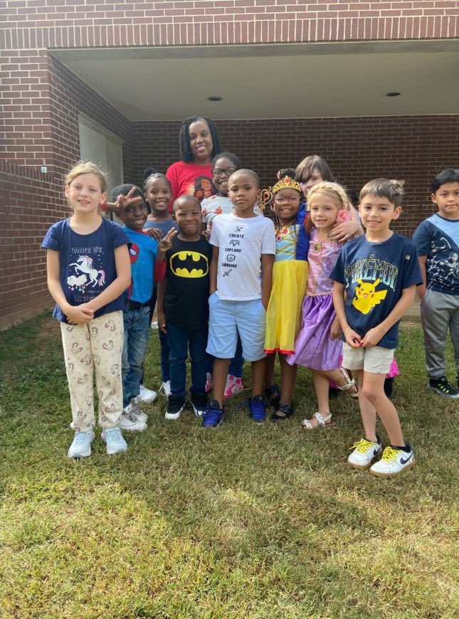 Minor_Community's tweet photo. Homecoming Week Day 3 - Character Day! 🤩 #PawsUp #MinorPride #JefCoedStrong https://t.co/mcfz4S7WTk