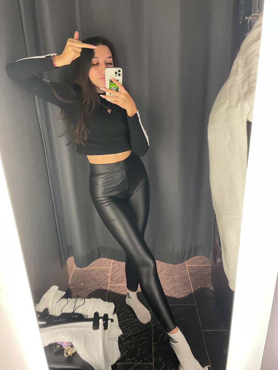 RussianFinDDDom's tweet photo. Worship my latex leggings , pathetic slave 😈
Findom https://t.co/8NgiGapVFn