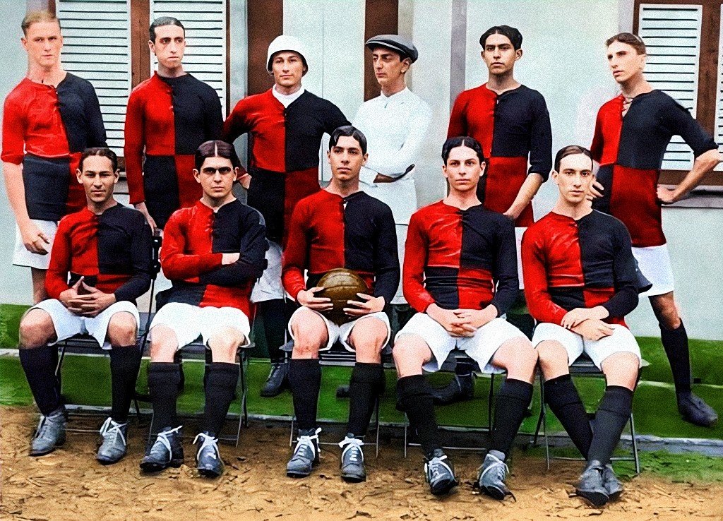 ColoriFutebol's tweet photo. Imagem do Primeiro time de Futebol da história do Flamengo (1912), imagem colorida por mim.

@BrunoTorelly  @Reikrauss @FlaAlternativo #Colorizei https://t.co/4yYxy9FRq4