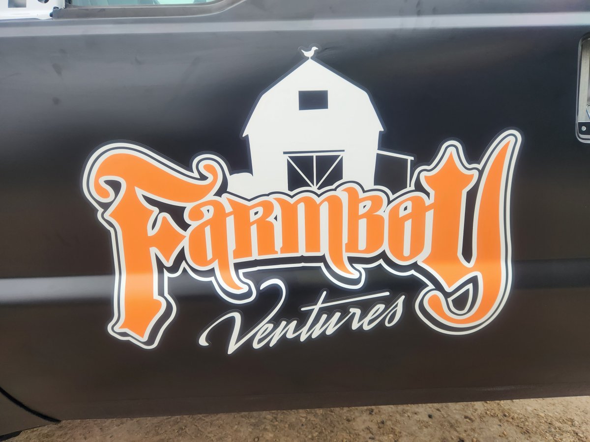 ProimageSigns1's tweet image. Nothing like a nice satin black to turn some heads  #farmboy #Averywrap