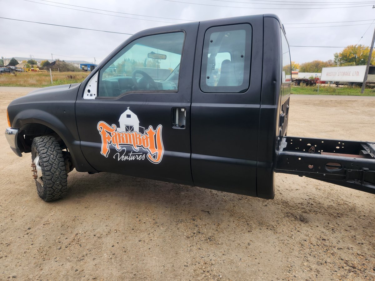 ProimageSigns1's tweet image. Nothing like a nice satin black to turn some heads  #farmboy #Averywrap