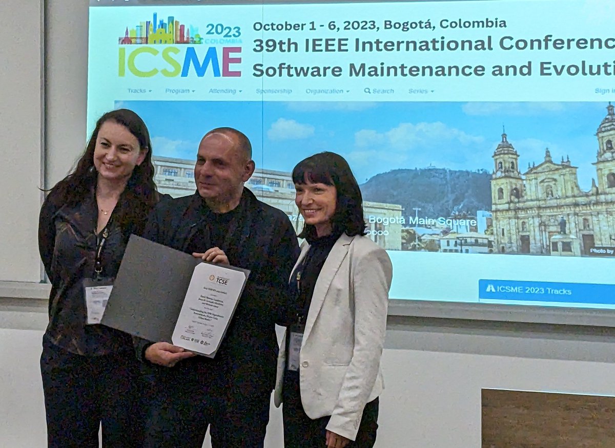 usisoftware's tweet image. 🏆 @lanzamichele (@usireveal) receives the #ROSE Award for the Best #VISSOFT2023 artifact entitled &quot;Understanding the NPM Dependencies Ecosystem of a Project Using #VirtualReality&quot; co-authored with David Moreno-Lumbreras and Jesus M. Gonzalez-Barahona

#ICSME2023 @IEEEICSME