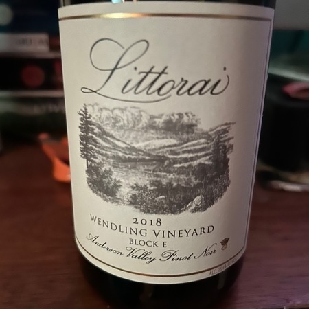 delectable's tweet image. Eric G. notes: " A powerful, dense and firm wine laced with elegance and balance. Links blackberry preserves, sarsaparilla, cherry bark, crushed rocks and tannin."

#vinous #delectable #california