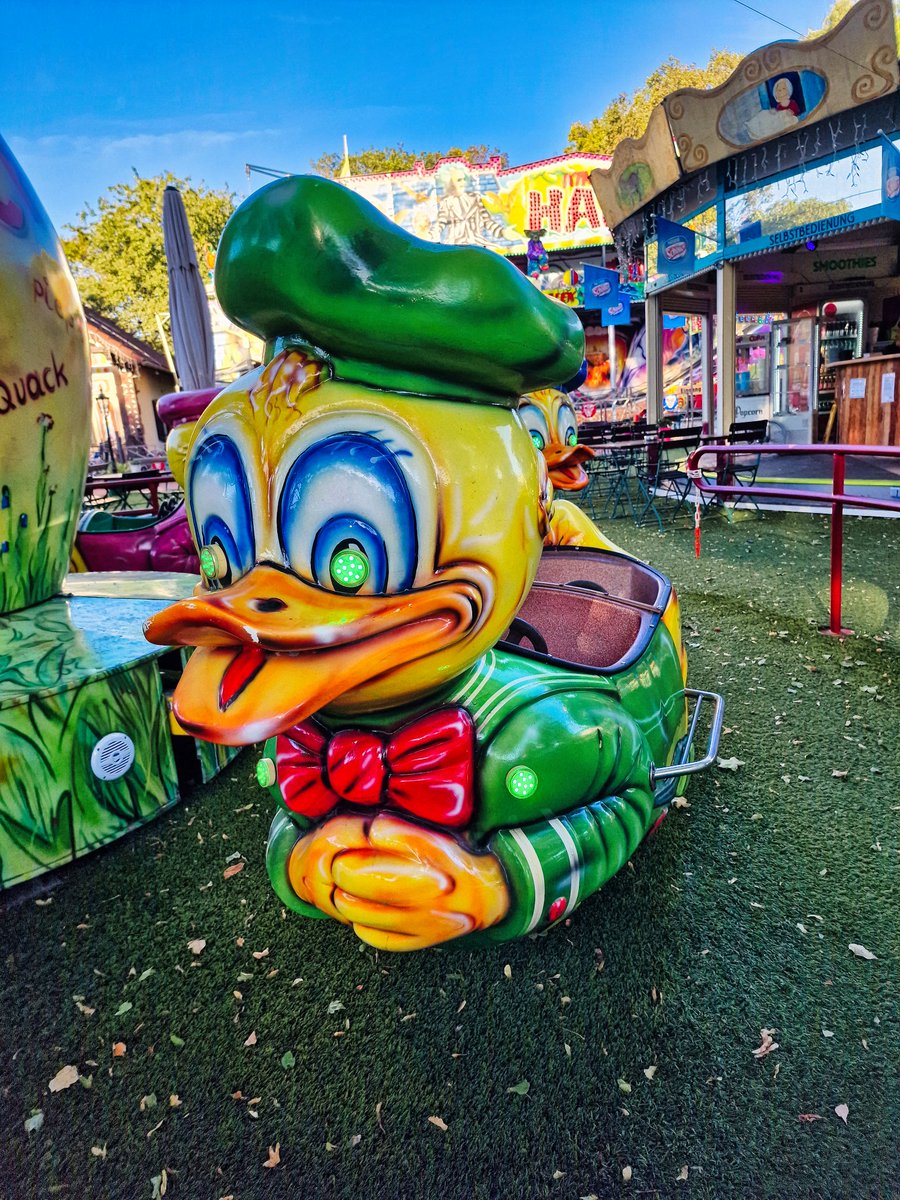DJairportdisco's tweet photo. What a cute carousel.
#ticktrickundtrack #carousel #carouseldesigns #donaldduck #ringelspiel #böhmischerprater #funny #sweet #cuteducks #cute #happycolours #loveit https://t.co/Xh7knHKLHZ