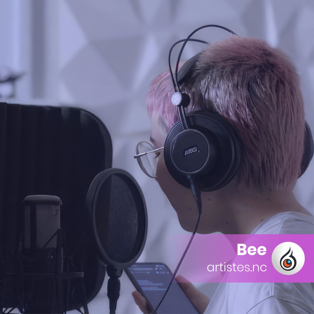 Passionnée par la musique, Éléa connue sous le nom de Bee vous partage sa passion en tant que jeune chanteuse autiste Asperger. 

Bienvenue à toi, Bee 🐝 🌸

Découvrez en plus sur son univers et ses chansons en cliquant ici : artistes.nc/bee/