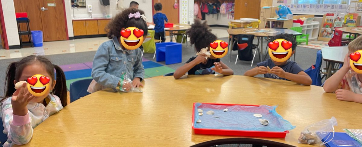 HelgesenLydia's tweet photo. We began our new #CKLA unit on the five senses by reading Hello Ocean, exploring ocean artifacts, and water coloring painting our own ocean images #handsonlearning #kindergartenrocks @RandolphStars @RandolphIBStars @APSLiteracy @Amplify https://t.co/JmnJXOtDa5