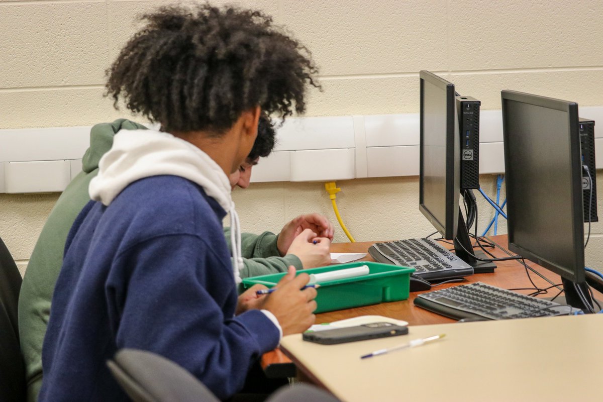 GCCCBroncbuster's tweet image. Katie Guthrie with Garden City Arts visited Dr. Ortega&apos;s Personal Finance classes today. Students in each class enjoyed a #MentalHealthDay and painted pumpkins.

#FinanceClass💵