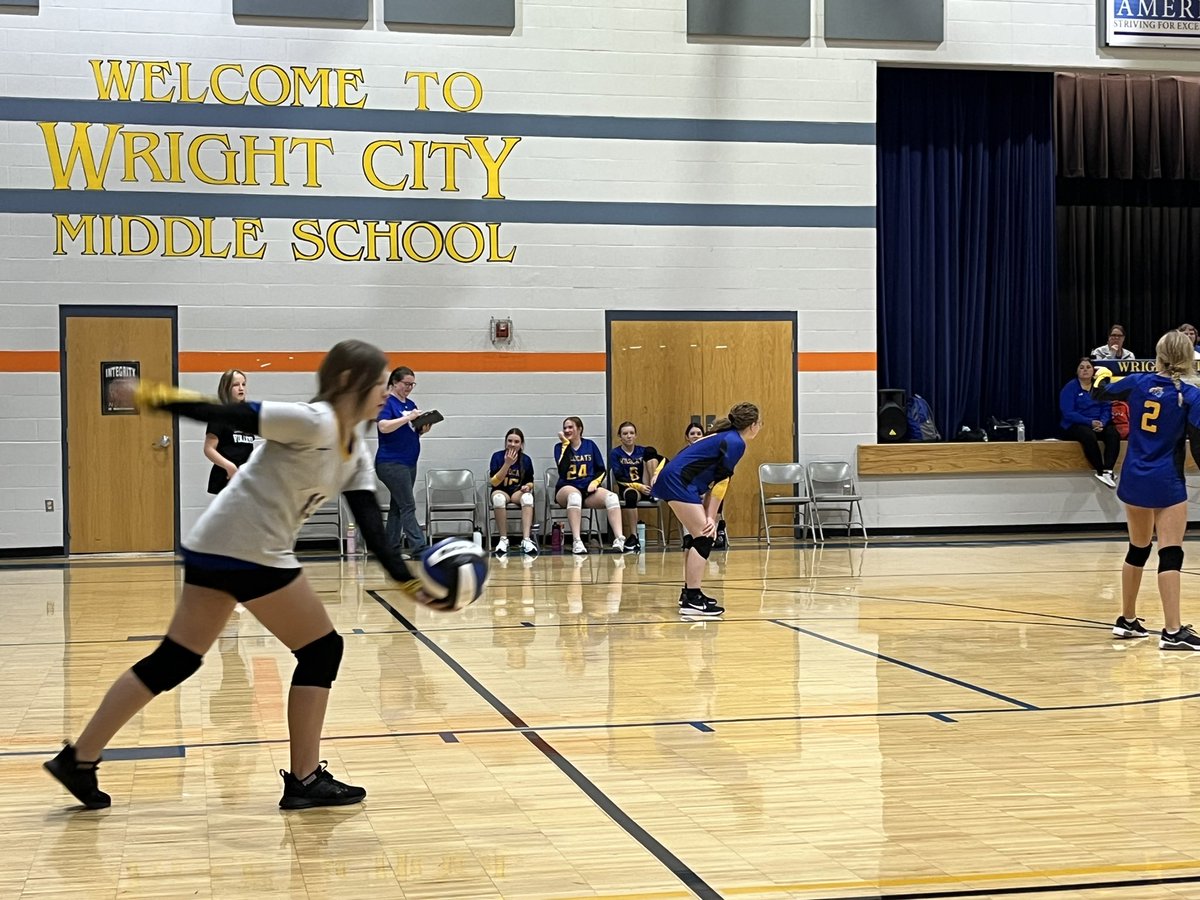 SaraWCMS's tweet photo. 🏐 MS volleyball is happening NOW! WC Wildcats take on the Bowling Green Bobcats! 🐾 #wildcatstrong https://t.co/weXcSnInbr