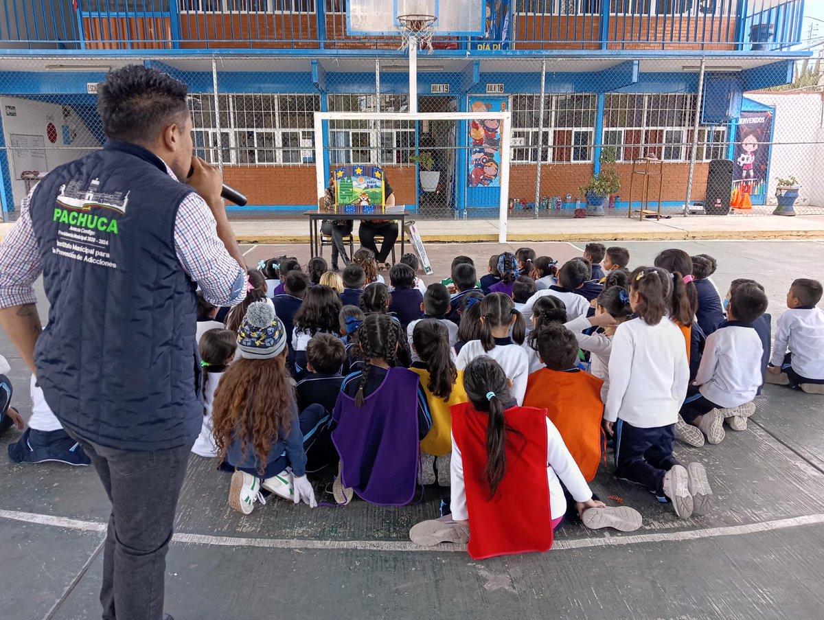 IMPA_Pachuca's tweet photo. Como lo ha instruido el Alcalde @sergiobanosr, con el programa IMPActando Pachuca impartimos el cuenta cuentos "El Dragón de los Antivalores" en la primaria Ramón G. Bonfil.  💯 🧒🏼👧🏽
#CiudadDelAprendizaje
@RubenEscalanteM @MeloMichlle @PachucaGob https://t.co/QpGVlZpd4V
