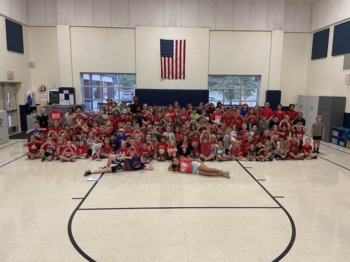 LVEschreiber's tweet photo. We had our first House Meetings of the year! Character Award winners spun the wheel and we played an ultimate game of Rock 🪨 Paper 📝  Scissors ✂️ to practice showing respect ❤️ #LVEleads #WeAreWentzville https://t.co/BHD4n10Zs8