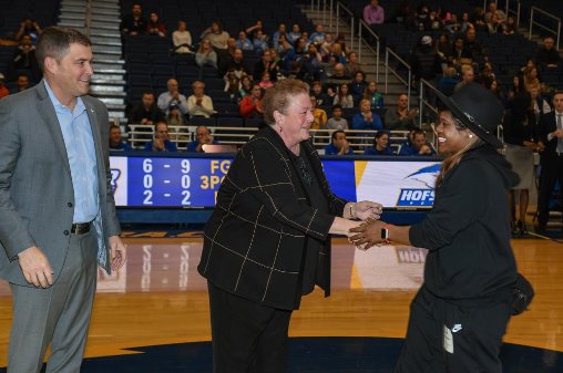 Live_Wire_Ug's tweet photo. Hofstra Athletics Administrator Cindy Lewis DIES at 79

https://t.co/pSNmEGFMk4

#CindyLewis
#CindyLewisdead
#HofstraAthletics
#Hofstra
#RIP https://t.co/7uGS5YF0S9