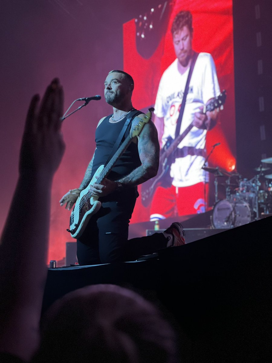 geefinn22's tweet photo. @mattjwillis will always be my favourite 😍❤️

Best night out of the 2!!!! 
@Busted @CharlieSimpson @JamesBourne https://t.co/yfPFT45K5F