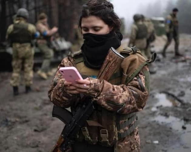 DefenceU's tweet photo. Keep in touch with your mom.

📷Poltava TDF Brigade https://t.co/aiojLREyft