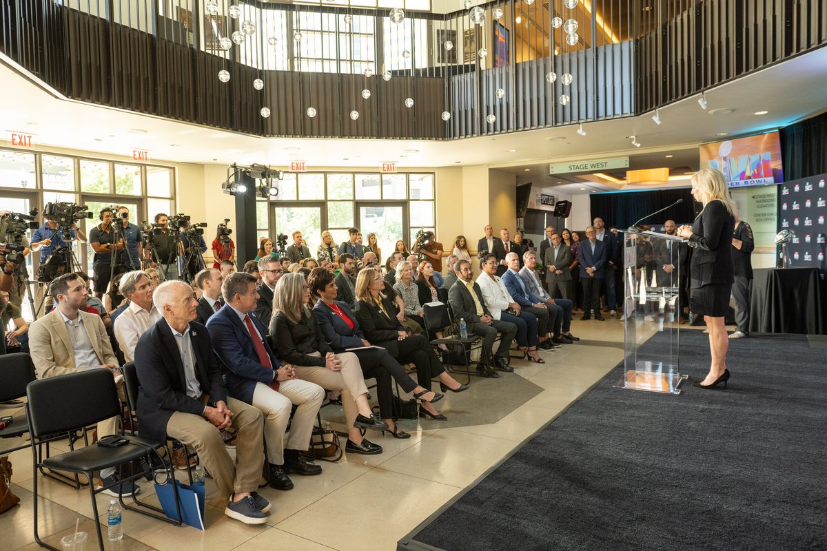 Special thanks to AZ Governor @katiehobbs, @AZCardinals President Michael Bidwill, @SRPconnect President & our board chair David Rousseau, @ArizonaTourism Director Lisa Urias and @azcommerce President Sandra Watson for joining us for our #SBLVII economic impact press conference.