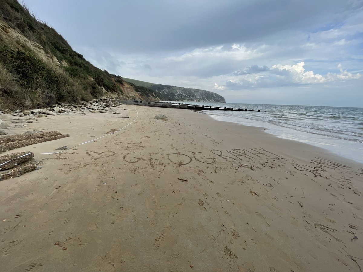 GeographyT77908's tweet photo. Dorset day 1 - Swanage Bay and Corfé Castle. The #Geographers spent their time in Swanage collecting data for their non-examination assessment (NEA) #beachwork #bitofqsqueze #fieldwork #questionaires #beachart @Trinity6thBelvd  @TrinitySchBelvd https://t.co/mDnEJi5z2s