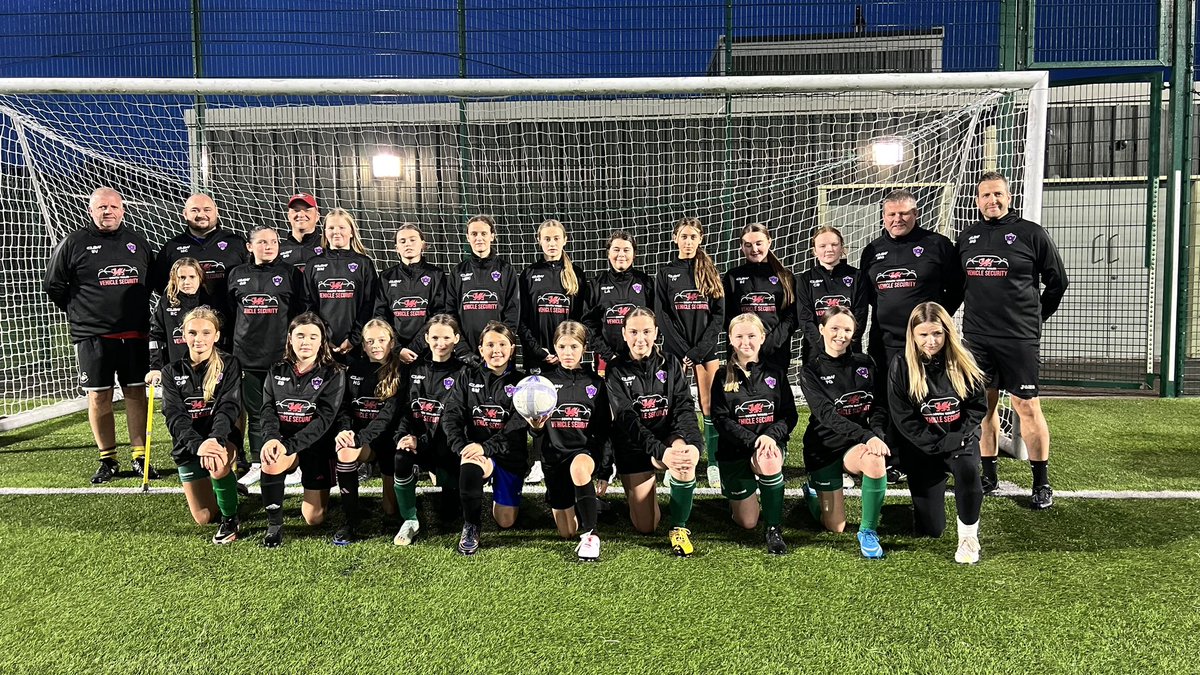 New training jumpers for our U13 girls this evening. Thanks to South Wales Vehicle Security and @PierRecruit for the kind and generous sponsorship @westwaleswgl