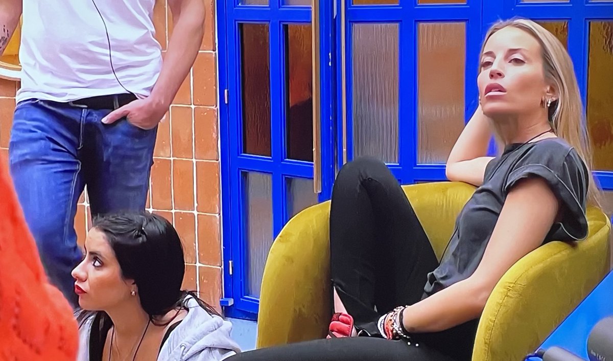 KokoroMiss's tweet image. Si de verdad es un programa blanco, esta misma noche tienen que expulsar disciplinariamente a esta señora por racista. ¿O es que es de los suyos? #GHVIP4O