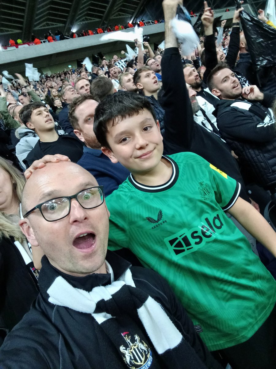 john_leslie1979's tweet photo. What a night. What a performance. Shared it with some epic people. You can't ask for more than that! 
@sawdustjacks
@windymiller1508

We're back! 🤍🖤🤍🖤

#nufc #ChampionsLeague https://t.co/o60bBJat68