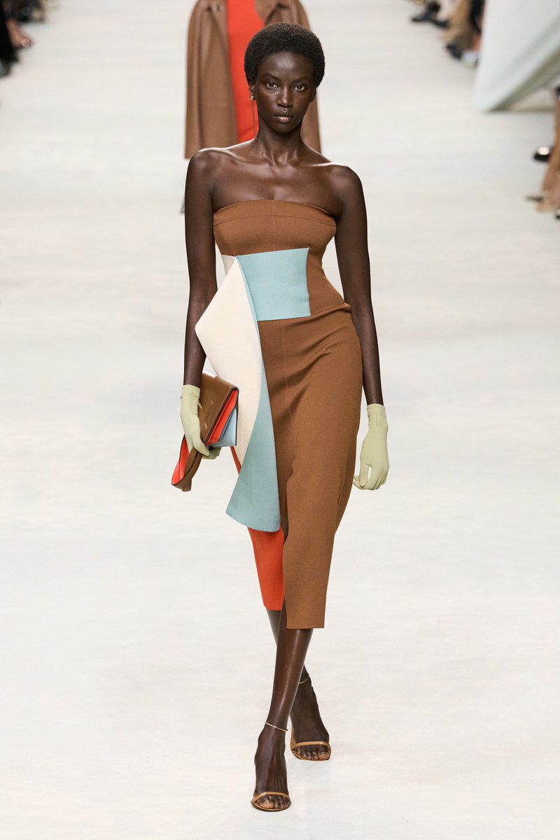 jacquemusx's tweet photo. 15. Fendi https://t.co/mnbSGLxRdu