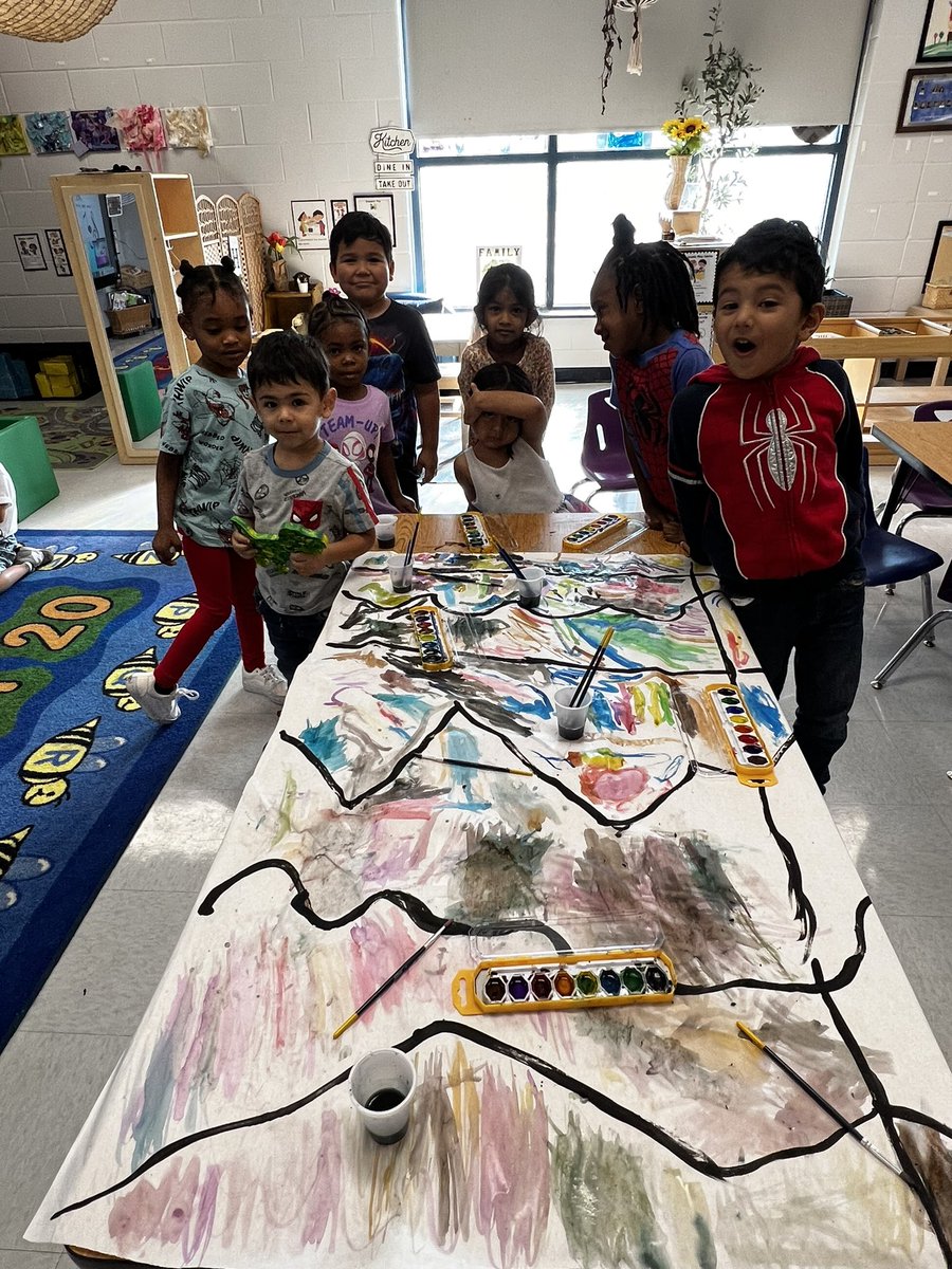 MrsLimaldi's tweet photo. Today we worked together to create a mural. 
#nbteampreschool 
#nbtcreativearts 
#mrslimaldi https://t.co/eeOJHXivuC