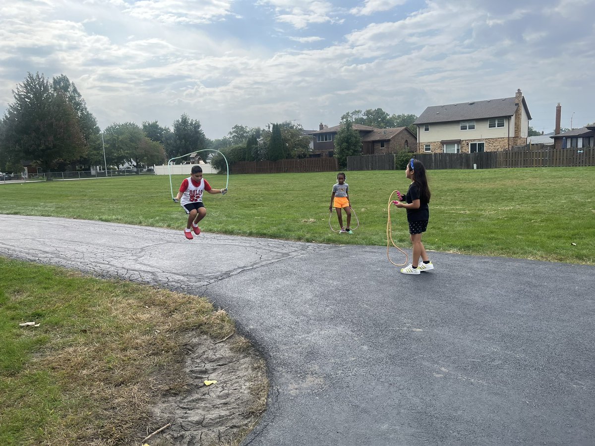 MrsCPaluch's tweet photo. Our class dropped all the marbles in our classroom Kerplunk game and they received extra recess! We had a lot of fun! #d123han @D123Hannum https://t.co/KF1wet88U6