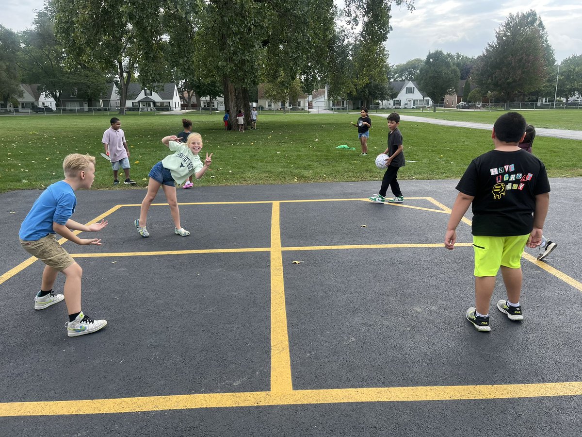 MrsCPaluch's tweet photo. Our class dropped all the marbles in our classroom Kerplunk game and they received extra recess! We had a lot of fun! #d123han @D123Hannum https://t.co/KF1wet88U6