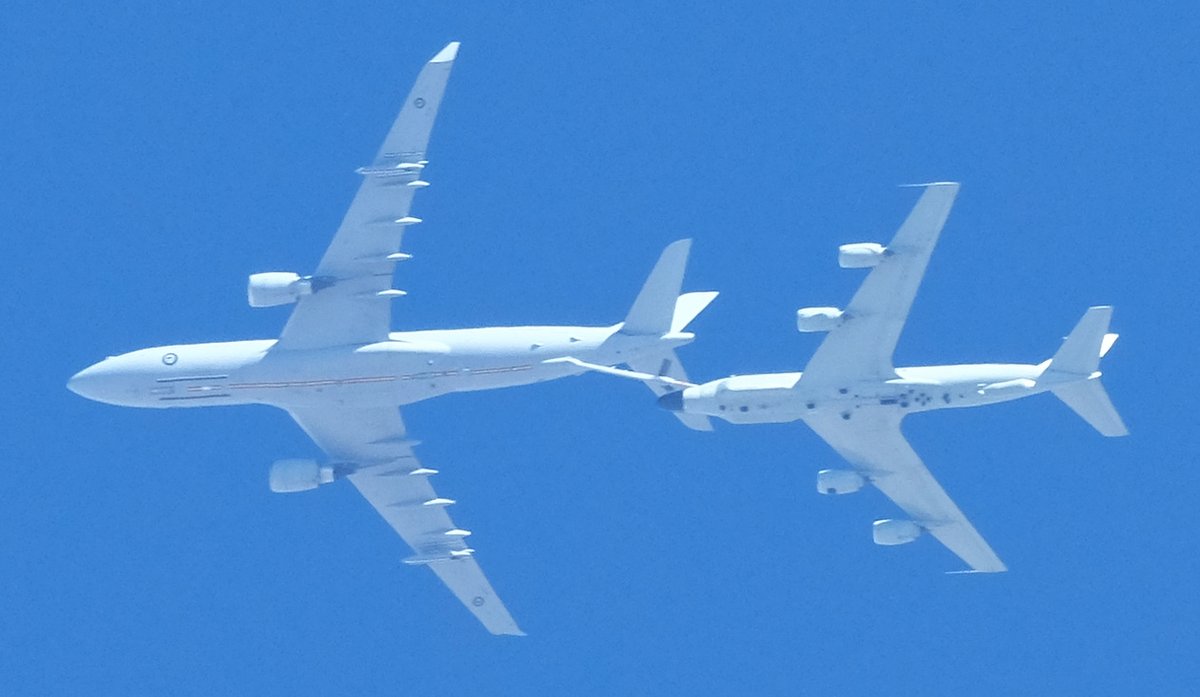 Royal Australian Air Force KC30-A 7cf868 operating as ASY30 today at about 28,000' AMSL over Lone Pine, California.  (I wasn't receiving ADS-B from the plane underneath it) #avgeek
