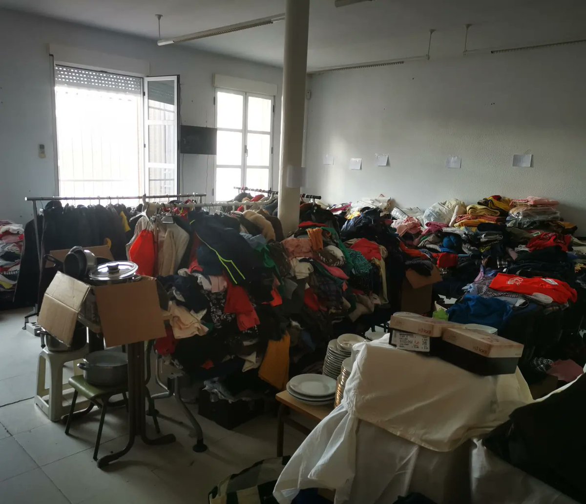 Miss_Pinkpromo's tweet photo. #Arcicóllar, #Toledo
Se reparte excedente de donaciones de #ropa de #bebé hasta adultos, #menajedehogar, #sábanas, etc... A quien lo necesite. Contáctame por privado.
#donaciones #donasegundamano #segundamano #gratis #fuensalida #ropasegundamano #recas #difundir #difusion https://t.co/1lneaeI0BQ